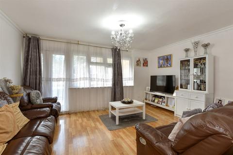 3 bedroom ground floor maisonette for sale, Kings Close, Leyton