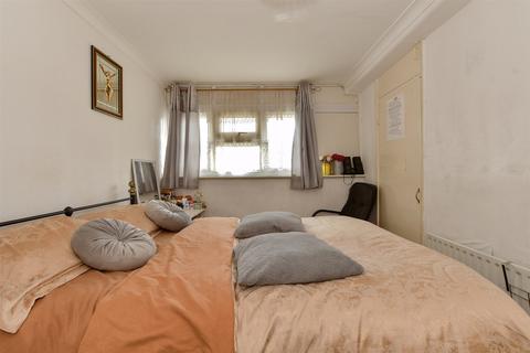 3 bedroom ground floor maisonette for sale, Kings Close, Leyton