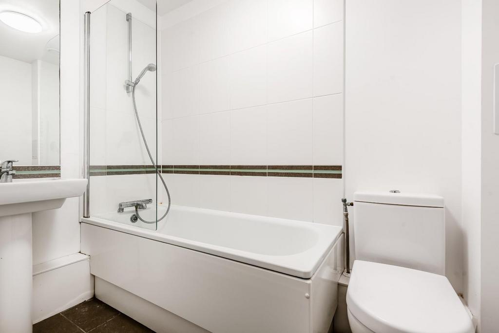 Bathroom 1.jpg