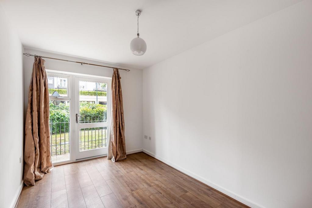 Bedroom 1.jpg