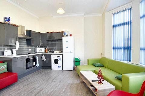 3 bedroom flat to rent, Beaumont Road, Flat 3, Plymouth PL4