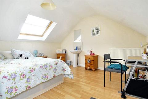 3 bedroom flat to rent, Beaumont Road, Flat 3, Plymouth PL4