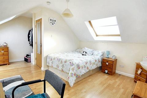 3 bedroom flat to rent, Beaumont Road, Flat 3, Plymouth PL4