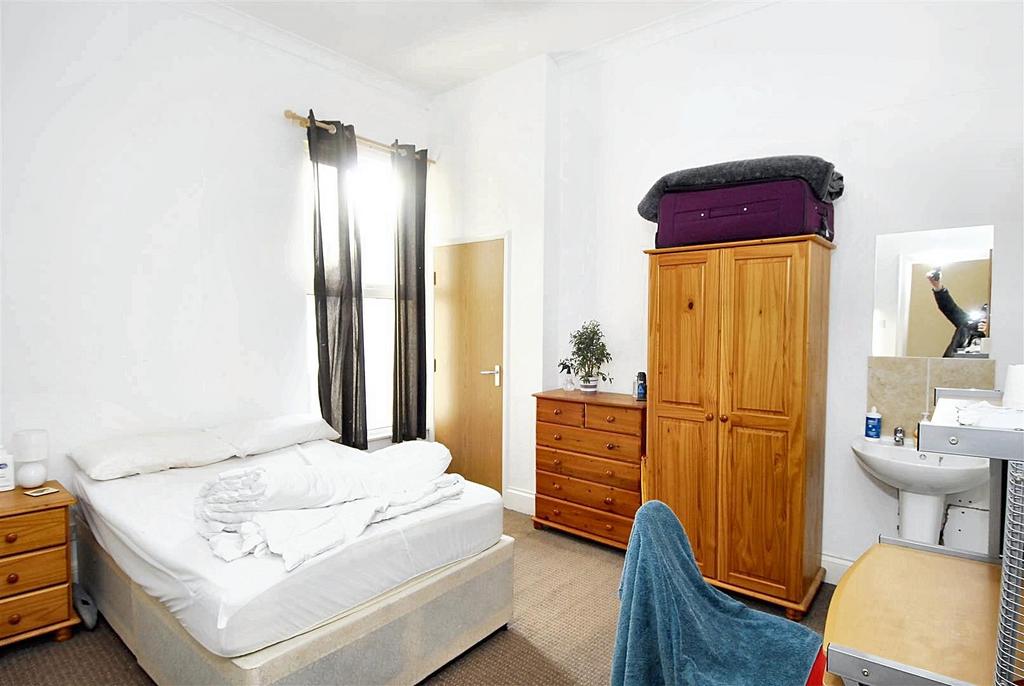 Bedroom 4 (2).jpeg