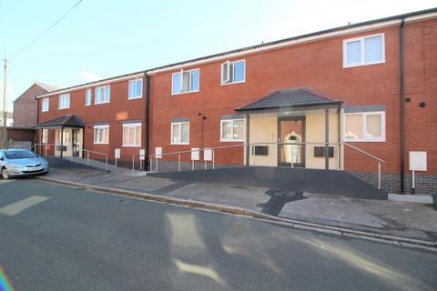 2 bedroom flat to rent, Carr Street, Preston PR5