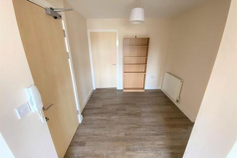 2 bedroom flat to rent, Carr Street, Preston PR5