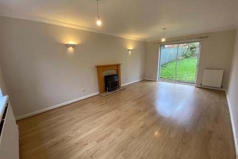 4 bedroom detached house to rent, Longcroft, Almondbury