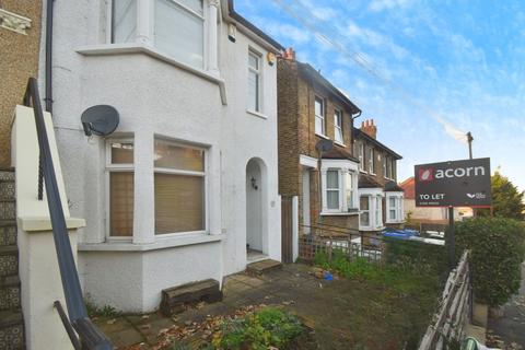 3 bedroom flat to rent, Picardy Road Belvedere DA17