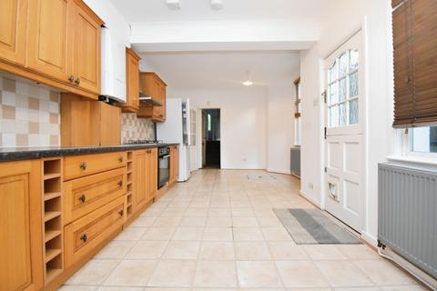 3 bedroom flat to rent, Picardy Road Belvedere DA17