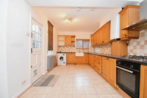 3 bedroom flat to rent, Picardy Road Belvedere DA17