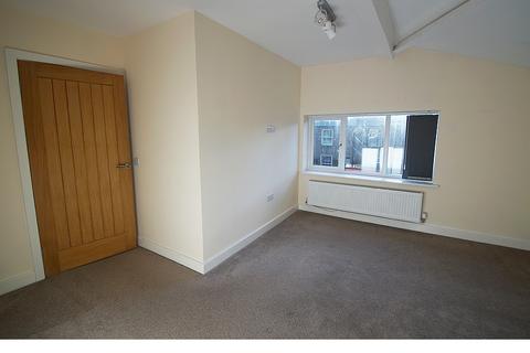 3 bedroom apartment to rent, Arthurs Lane, Greenfield OL3