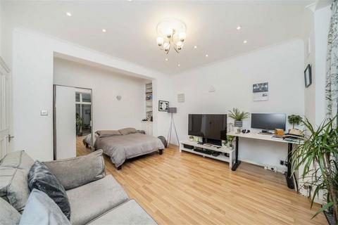 2 bedroom flat for sale, St. Georges Square, London SW1V