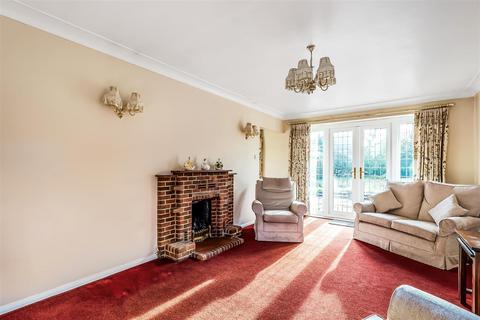 2 bedroom detached bungalow for sale, Cheyham Gardens, Cheam, SM2