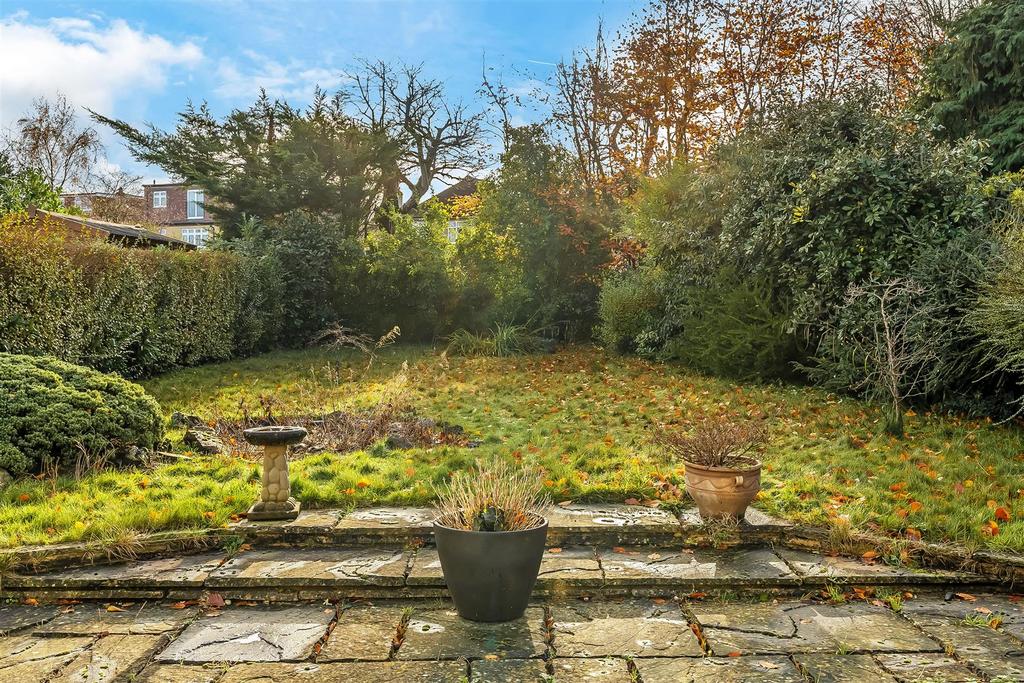 9-Cheyham-Gardens-23.jpg
