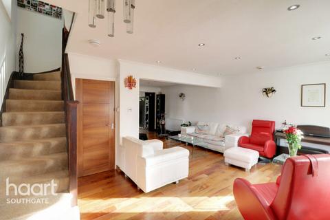 4 bedroom end of terrace house for sale, Brookside South, Barnet