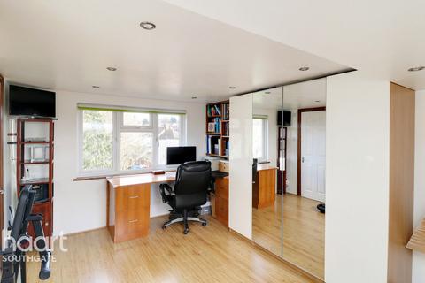 4 bedroom end of terrace house for sale, Brookside South, Barnet