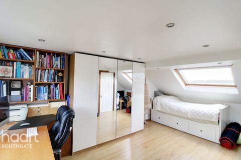 4 bedroom end of terrace house for sale, Brookside South, Barnet