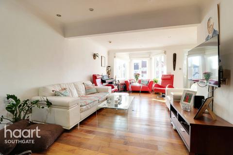 4 bedroom end of terrace house for sale, Brookside South, Barnet