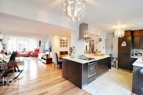 4 bedroom end of terrace house for sale, Brookside South, Barnet