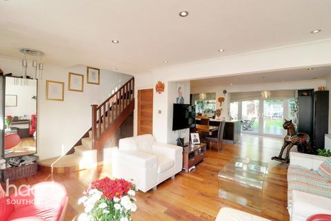 4 bedroom end of terrace house for sale, Brookside South, Barnet