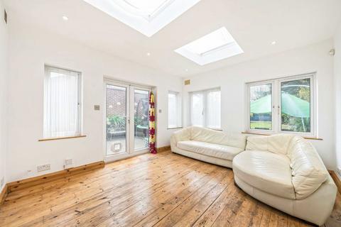 3 bedroom detached house for sale, Sutton Road, Hounslow TW5