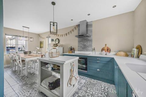 49 Heathland Way, Llandarcy, Neath, SA10 6FT