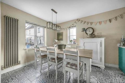 49 Heathland Way, Llandarcy, Neath, SA10 6FT