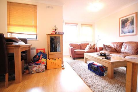 2 bedroom flat to rent, Heath Road, Uxbridge