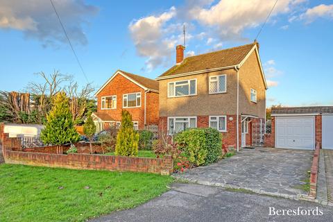 3 bedroom detached house for sale, The Gardens, Doddinghurst, CM15