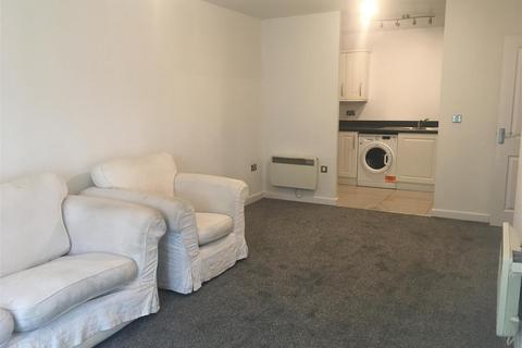 2 bedroom maisonette to rent, Eaton Avenue, Cippenham