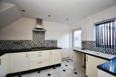 3 bedroom end of terrace house for sale, Woodhill Close, Anlaby, Hull