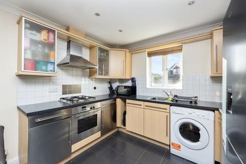 2 bedroom flat for sale, Lumley Road, Horley RH6