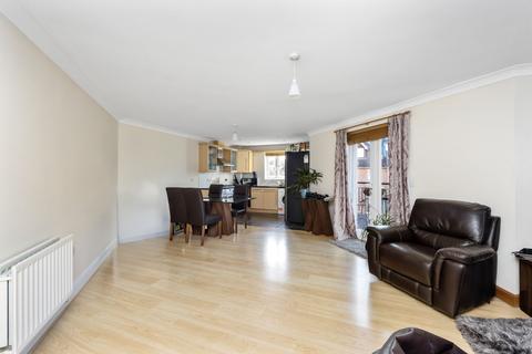 2 bedroom flat for sale, Lumley Road, Horley RH6