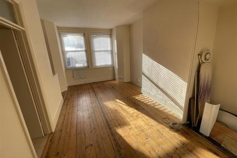 Studio to rent, Cromwell Road, Hove