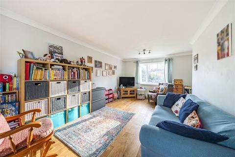 2 bedroom flat for sale, Hartland Road, Surrey KT15