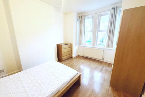 1 bedroom in a house share to rent, Werndee Road, South Norwood, SE25