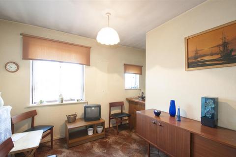 2 bedroom maisonette for sale, Heathway, Iver