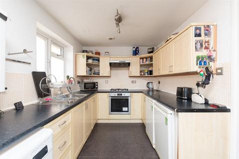 2 bedroom maisonette for sale, Lullingstone Avenue, Swanley, Kent