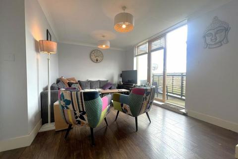 2 bedroom flat for sale, Hening Avenue, Ipswich, Suffolk, IP3 9QJ