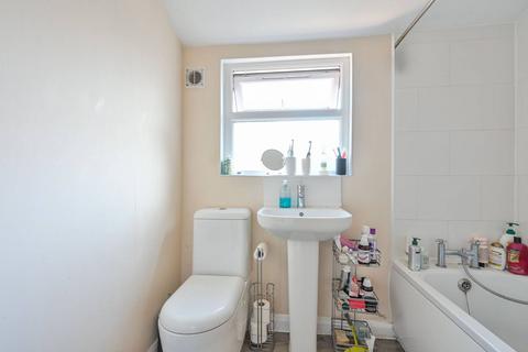 109 Walnut Tree Close, Guildford, GU1 4UQ