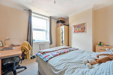 109 Walnut Tree Close, Guildford, GU1 4UQ