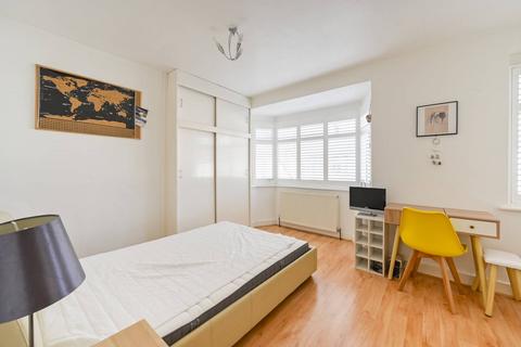 3 bedroom house to rent, Gresham Road, Canning Town, London, E16