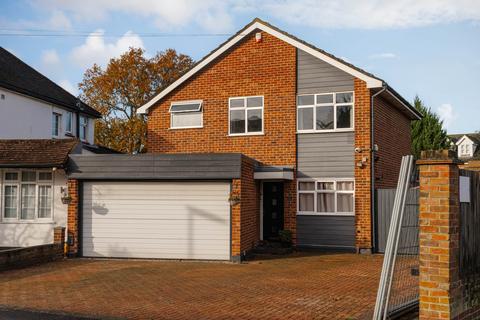 3 bedroom detached house to rent, River Way, Epsom