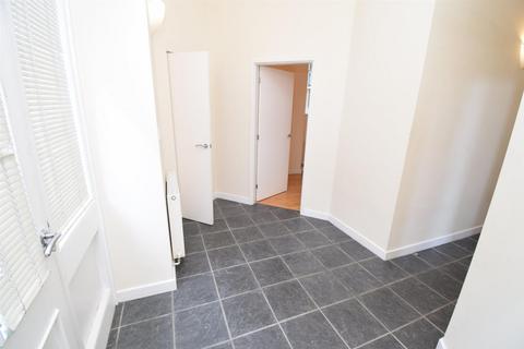 2 bedroom ground floor flat to rent, Halifax Road, Dewsbury WF13