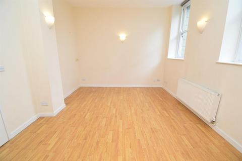 2 bedroom ground floor flat to rent, Halifax Road, Dewsbury WF13