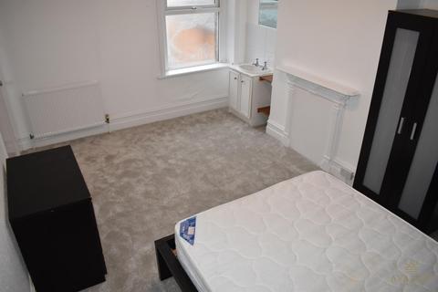 1 bedroom semi-detached house to rent, 59 Southcote Road, BH1 3SH