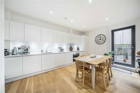 2 bedroom flat for sale, Waleorde Road, London SE17