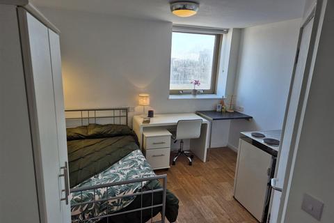 Studio to rent, FINAL CHANCE TO RESERVE A STUDIO AT £695!