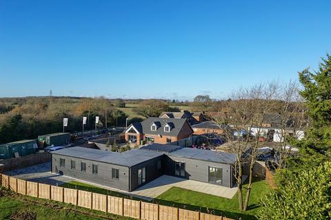 3 bedroom detached bungalow for sale, Chaul End Road, Caddington LU1