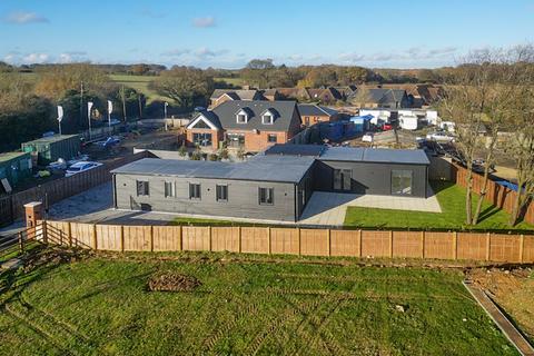 3 bedroom detached bungalow for sale, Chaul End Road, Caddington LU1